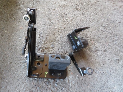 РОЛИК ПРАВОЙ ДВЕРИ RENAULT MASTER 3 III 2010-