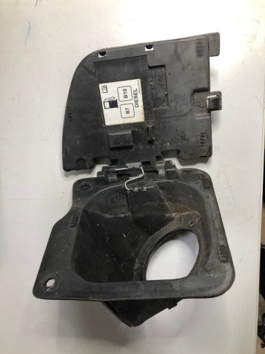 765M63121R - КРЫШКА ТОПЛИВНОГО БАКА MASTER III IV