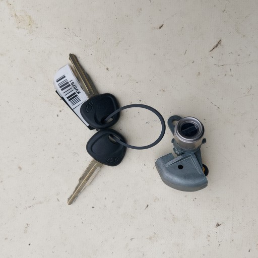 ME-003154 - ВСТАВКА ПРАВОЇ ДВЕРІ HYUNDAI TUCSON І КЛЮЧ