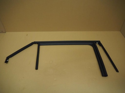 9825819080 - УПЛОТНИТЕЛЬ СТЕКЛА ДВЕРИ ПРАВЫЙ ЗАДНИЙ PEUGEOT 2008 II