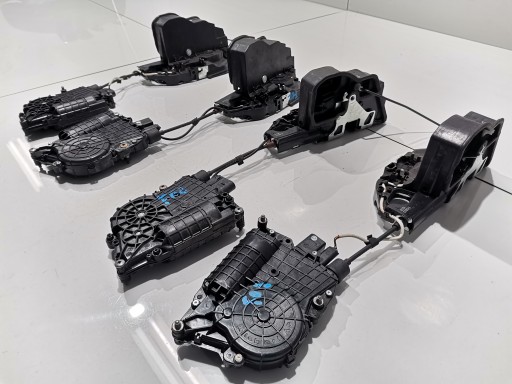 7185689 7185687 - Замки крепления BMW 7 F01 F02 в сборе