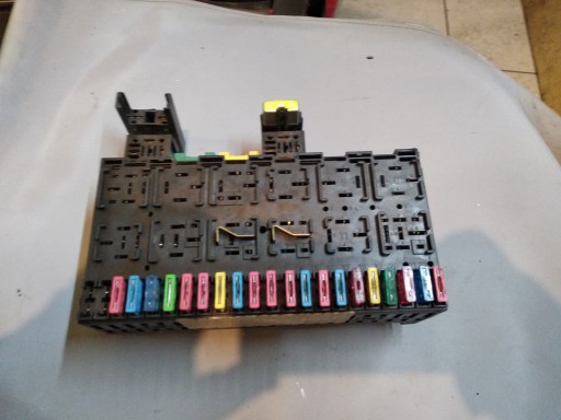 Блок запобіжників VW T4 FL 357937039