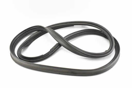 BMW X1 F48 15 - заднее уплотнение хвоста