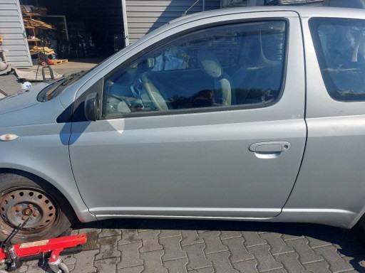 Комплектні двері ліва передня кв 3d toyota yaris i 99-03 lac. 199