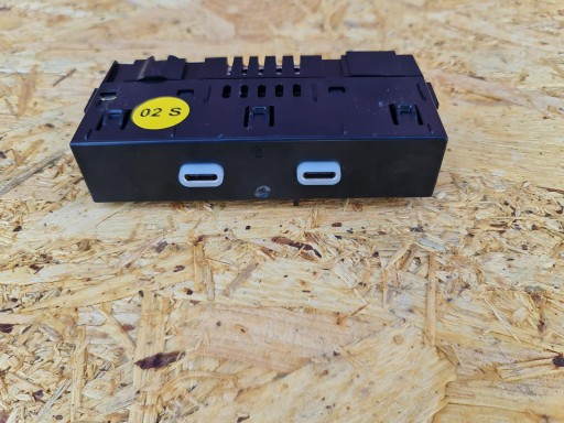 657035736A - Skoda kamiq usb-c розетка 657035736