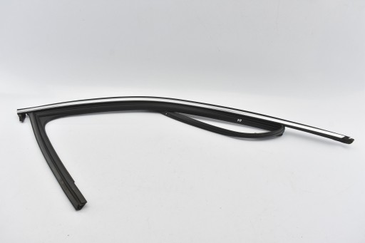 5905232391900 - УПЛОТНИТЕЛЬ ДВЕРИ ПРАВЫЙ ПЕРЕДНИЙ 3V0837432 SUPERB III