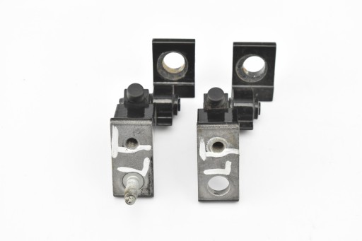 Петли двери левая задняя в сборе AUDI SQ7 Q7 4M