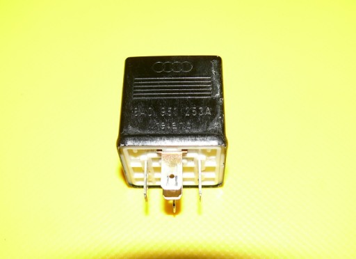 relay 203 AUDI A8 D2 94-98r. 8A0951253A