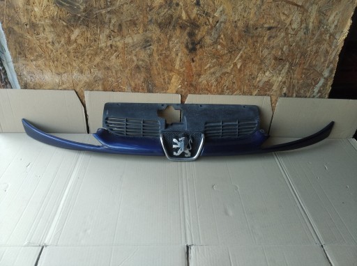 Решетка радиатора peugeot 206