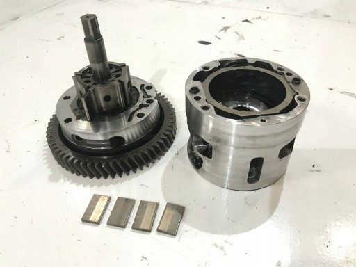 Масляный насос Mercedes W212 651811801 E200 CDI