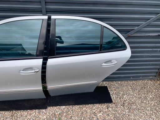 ORGINAL MERCEDES W211 door left left rear part rear. 775 C775 sedan