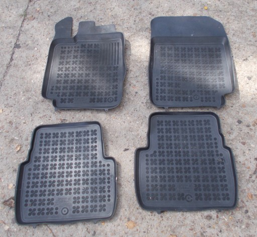 RENAULT LATITUDE 3.0 DCI 12R mats rubber KOMPLET