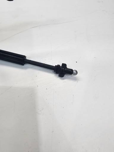 CÂBLE POUR L’OUVERTURE DU CAPOT AUDI Q5 8R 8R1823535