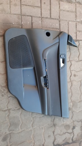 Оббивка передньої правої двері VOLVO V50 04-12R