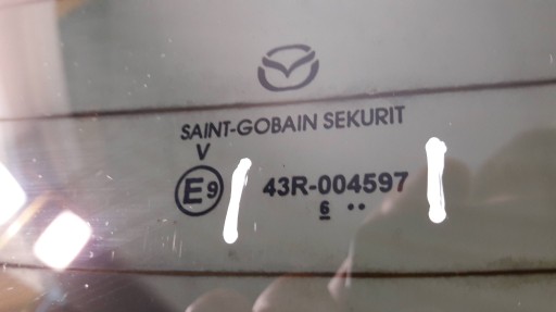 Mazda 3 II BM OKNO kapoty kufra , zadná OKNO 2013-2018