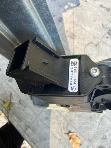 Opel insignia і дверний модуль 915722-104