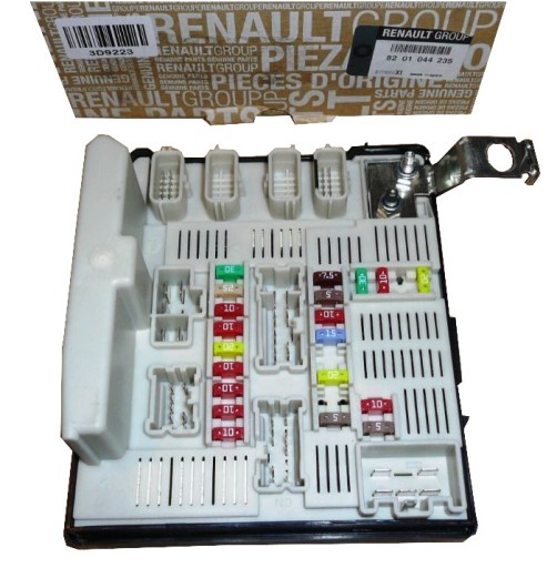 8200451904 - БЛОК ПРЕДОХРАНИТЕЛЕЙ R KANGOO II 8201044235 OE