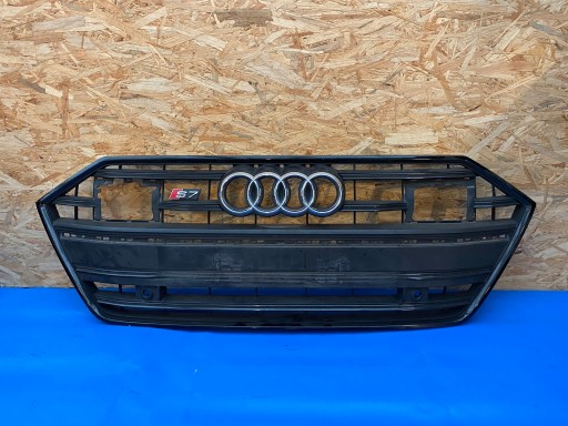 AUDI RS7 Решітка 4K8853651E