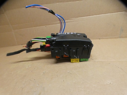 Module fusibles Peugeot 3008 II 9806192580