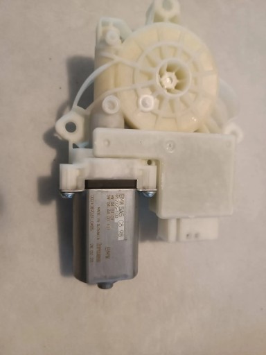 5A5C898 - Bmw 3 g20 g21 актуатор заднего стекла