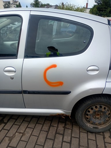 door left rear. rear part Citroen C1 05-14 kod lakieru KTB