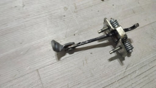 Dacia Duster and 16r 1.6b front side right limiter door