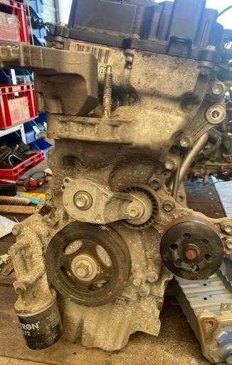 TOYOTA YARIS III 1.0 18r^ КЛАПАННАЯ КРЫШКА