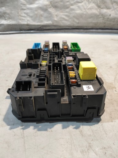 fuse box OPEL ASTRA H OE 13206762HK