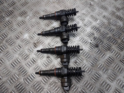 Einspritzdüsen KOMPLET VOLKSWAGEN GOLF IV 1.9 TDI 038130073F