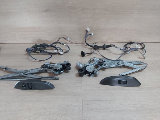 Тойота яріс та склопідйомник, бокова панель, ел.склопідйомники, 3d комплект