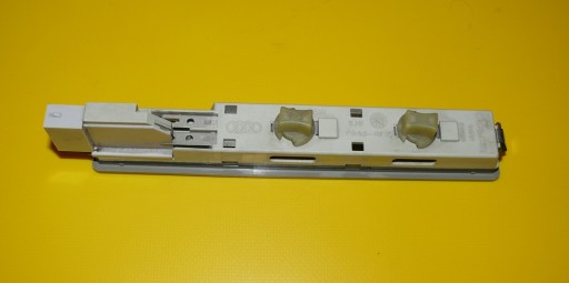 FANALE CIELO INTERNO cabina sinistra posteriore AUDI A8 D2 94-98r. 4D0947303