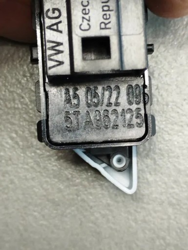 VW Touran III 5T Schalter des zentralen 5TA962125