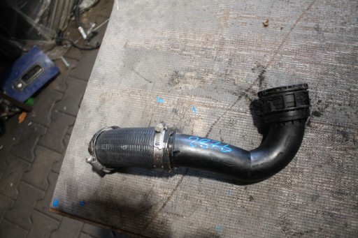 2876. pipe air LAND ROVER M8D2-6C715