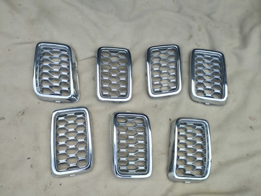 5ZV06TRMAA - GRAND CHEROKEE WK2 LIFT II ПОВРЕЖДЕННАЯ РЕШЕТКА Решетка 17-