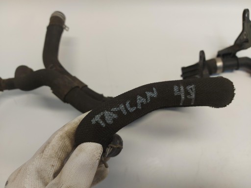 Porsche Taycan 4S 9J1 2021r PRZEWO cijev vode 9J1815569D