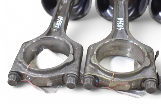 piston connecting rod 31330920 VOLVO S40 II V50 C30 2.0 D3 150KM D5204T5