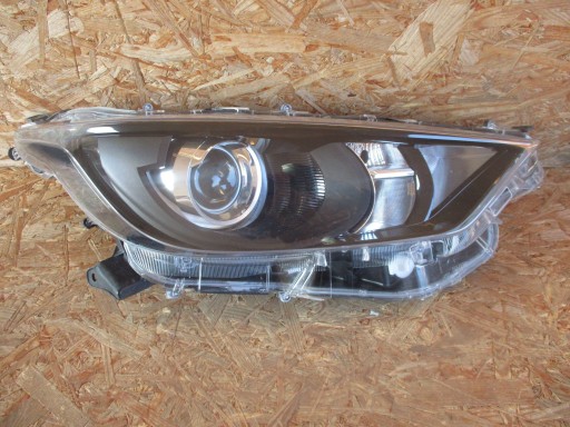 light front front right TOYOTA YARIS IV