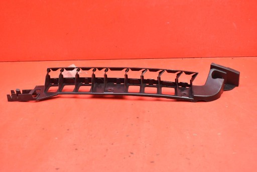 držač branika desni stražnji dio 5E5807864 SKODA OCTAVIA 3 III 5D HB LIFT 17-20