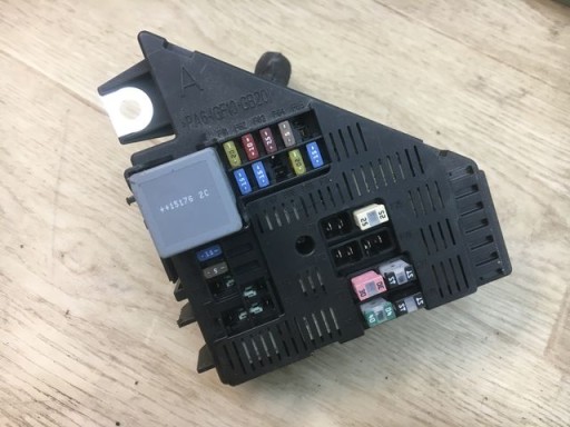 Блок запобіжників volvo xc90 31409044 31453433