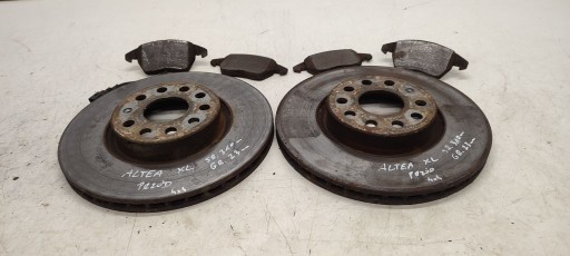 Bremsscheibe bremsen Beläge Bremsbeläge vorne Seat Altea XL Freetrack 2,0 TDI