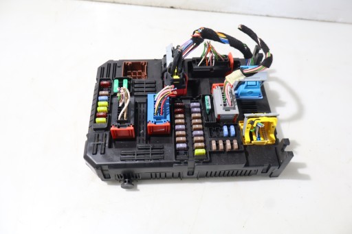 Блок предохранителей 2 peugeot 208 ii