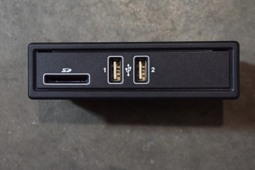 IDEALNY PANEL card reader SD 2x USB MERCEDES X290 W213 1