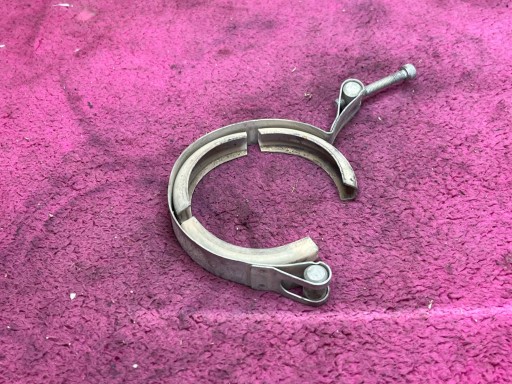 Obejma of an exhaust Volkswagen PASSAT B8 3Q0253725A original