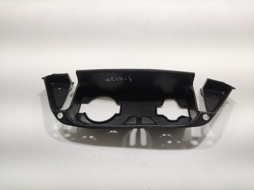 cover PORTU GNIAZDA LADOWANIA NISSAN E-NV200 2014-2021 65730-4FA0A