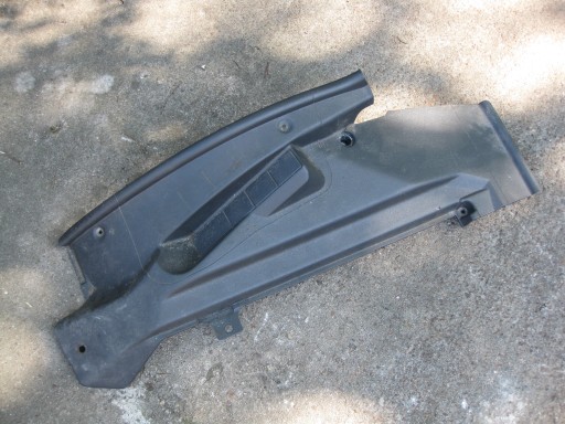 MERCEDES ATEGO 3 818 5.2D 18R Couverture Couverture tablier moteur Jupes Cabine 9736841718 Droit