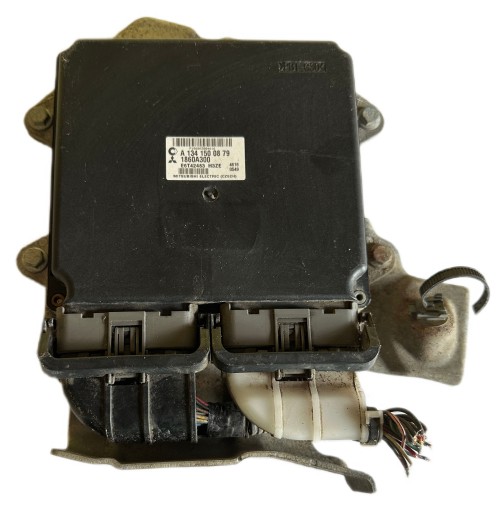 Контролер двигуна smart forfour colt plugs a1341500879 1860a300 e6t42483