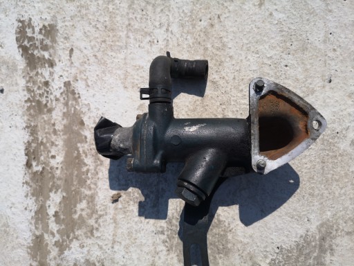 Корпус термостата kubota D722