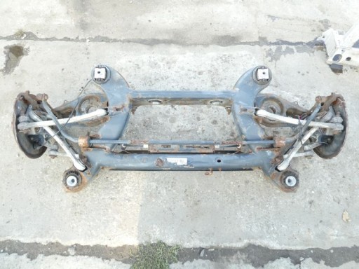 W204, - Mercedes c class w204 седан задня балка сани коляска