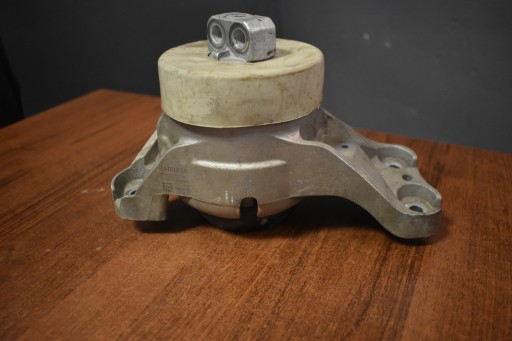 perfect condition engine mount right MERCEDES W223 1