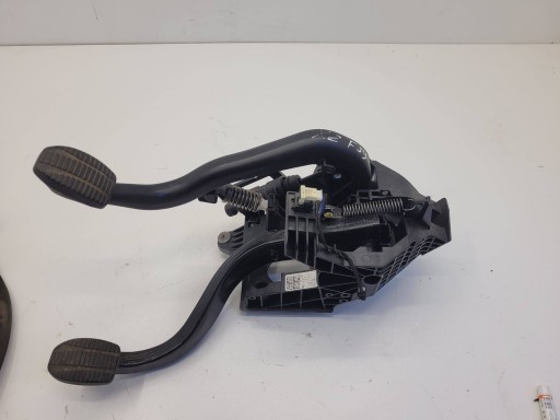 BMW X2 F39 X1 F48 pedala kvačila kočnice 6870848
